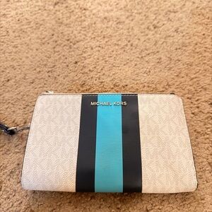 Michael Kors Jet Set Cream and Black Wristlet